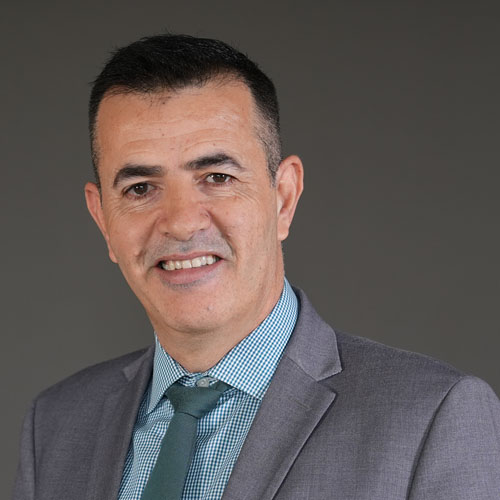 http://ec2-3-29-170-208.me-central-1.compute.amazonaws.com/images/default-source/facultymembers/coe/dr-abdelkareem-alzoubi.jpg?sfvrsn=ecb561c1_4